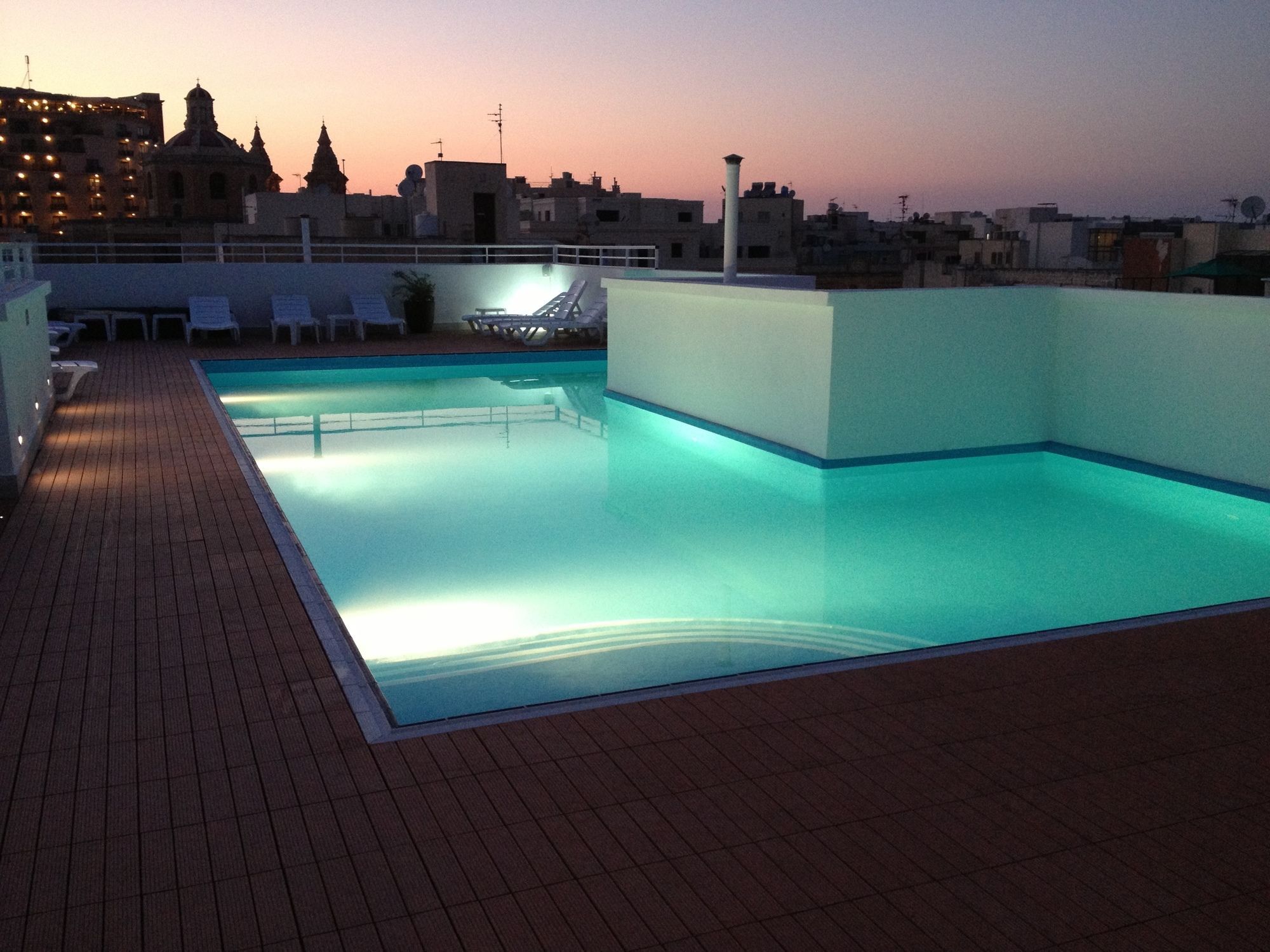 Day'S Inn Hotel And Residence 슬리에마 외부 사진